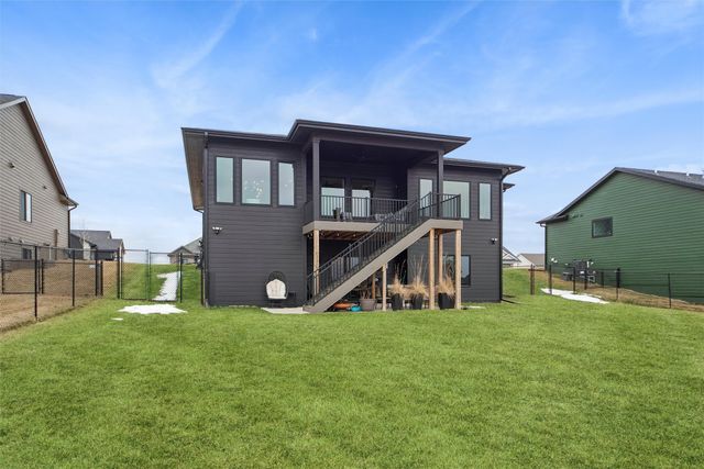 2114 Timberview Drive, Norwalk, IA 50211