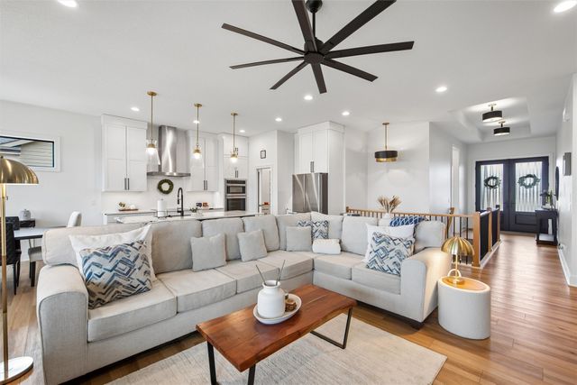 2114 Timberview Drive, Norwalk, IA 50211