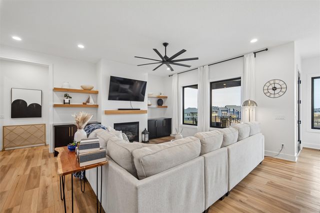 2114 Timberview Drive, Norwalk, IA 50211