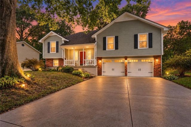 2830 Sweet Briar Drive, Independence, MO 64057