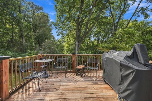 2830 Sweet Briar Drive, Independence, MO 64057