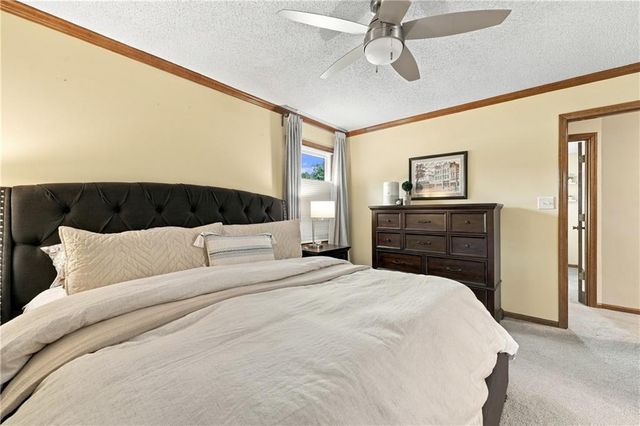 2830 Sweet Briar Drive, Independence, MO 64057