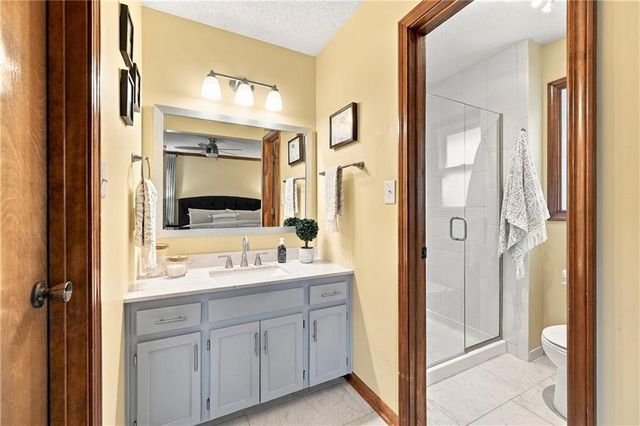 2830 Sweet Briar Drive, Independence, MO 64057