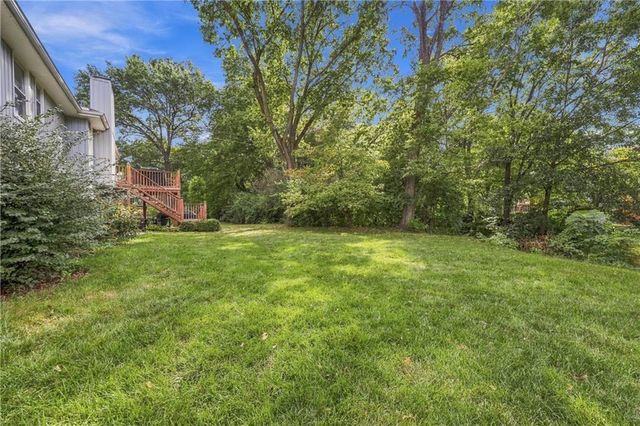 2830 Sweet Briar Drive, Independence, MO 64057