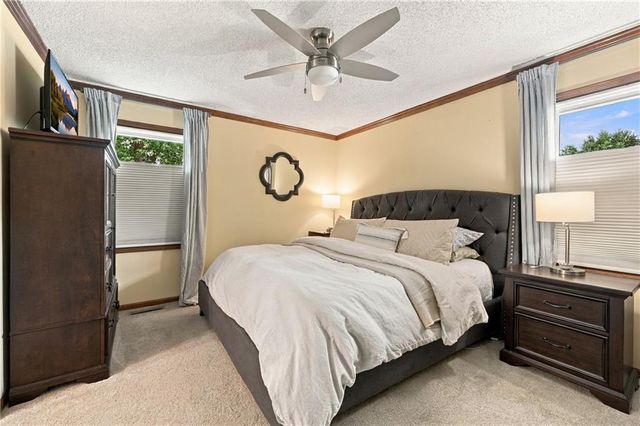 2830 Sweet Briar Drive, Independence, MO 64057