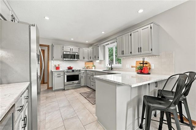 2830 Sweet Briar Drive, Independence, MO 64057