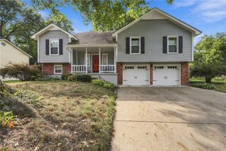 2830 Sweet Briar Drive, Independence, MO 64057