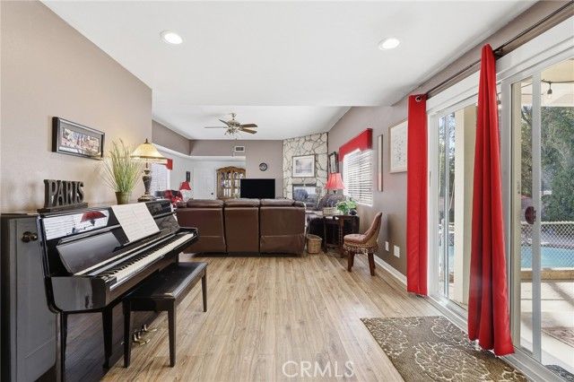 10516 Independence Avenue, Chatsworth (los Angeles), CA 91311