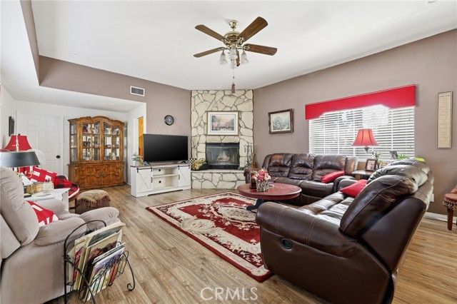 10516 Independence Avenue, Chatsworth (los Angeles), CA 91311