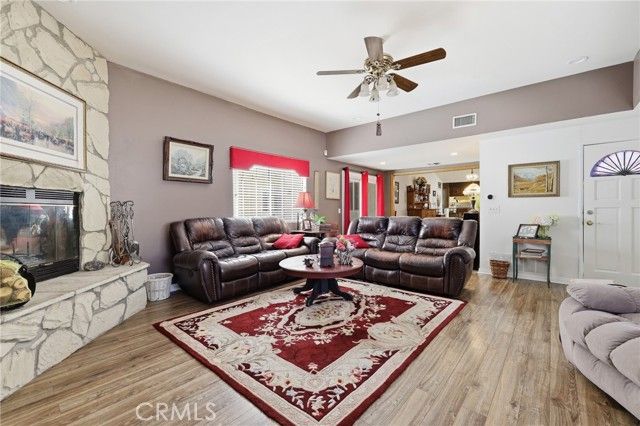 10516 Independence Avenue, Chatsworth (los Angeles), CA 91311