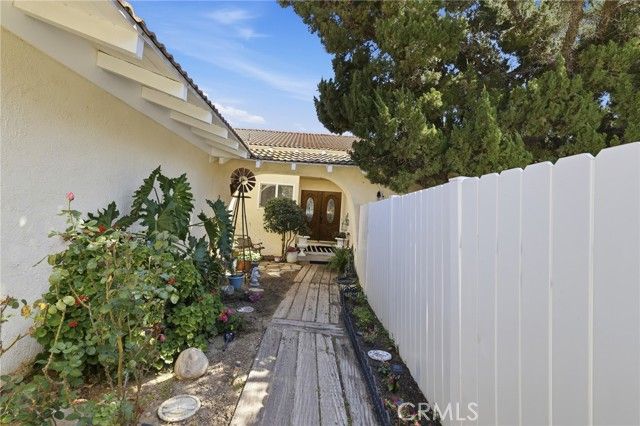 10516 Independence Avenue, Chatsworth (los Angeles), CA 91311