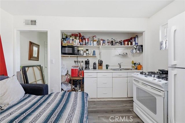 10516 Independence Avenue, Chatsworth (los Angeles), CA 91311