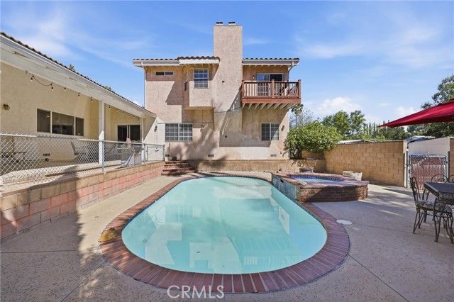 10516 Independence Avenue, Chatsworth (los Angeles), CA 91311