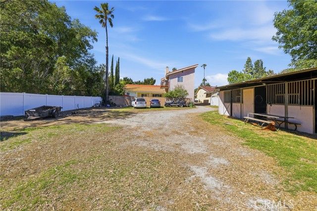10516 Independence Avenue, Chatsworth (los Angeles), CA 91311