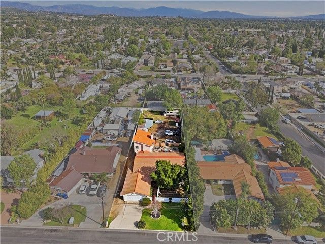10516 Independence Avenue, Chatsworth (los Angeles), CA 91311
