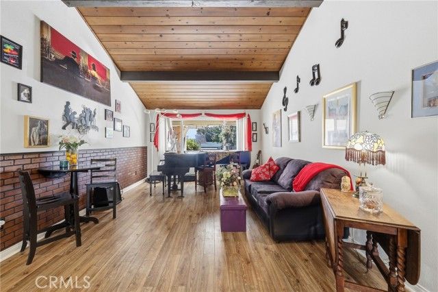 10516 Independence Avenue, Chatsworth (los Angeles), CA 91311