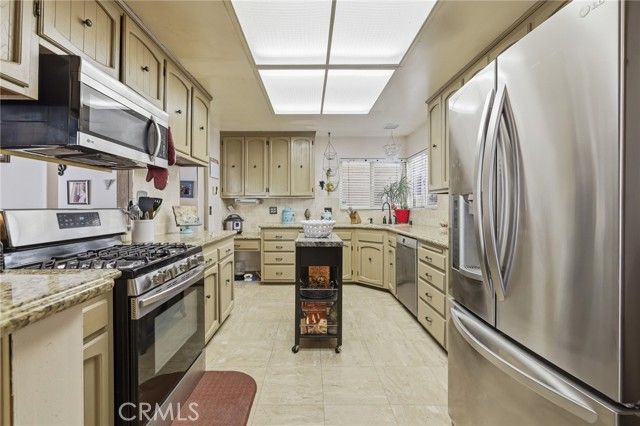 10516 Independence Avenue, Chatsworth (los Angeles), CA 91311