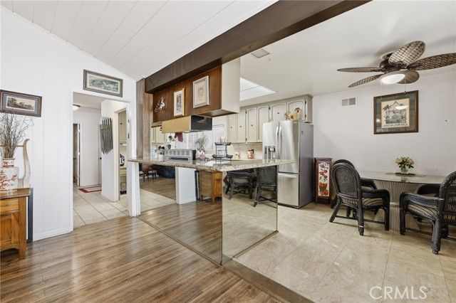 10516 Independence Avenue, Chatsworth (los Angeles), CA 91311