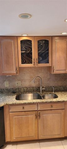 5950 PELICAN BAY PLAZA S PH-1B, St Petersburg, FL 33707