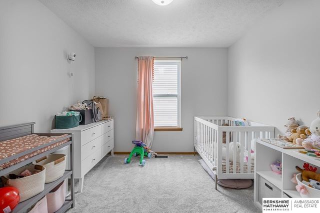 17129 Colony Drive, Omaha, NE 68136