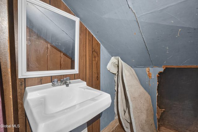 3 Old Troy Road, East Greenbush, NY 12061