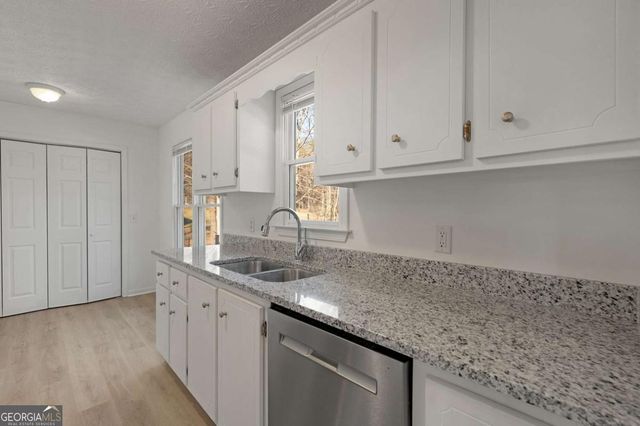 8202 Henderson Mountain Road, Jasper, GA 30143