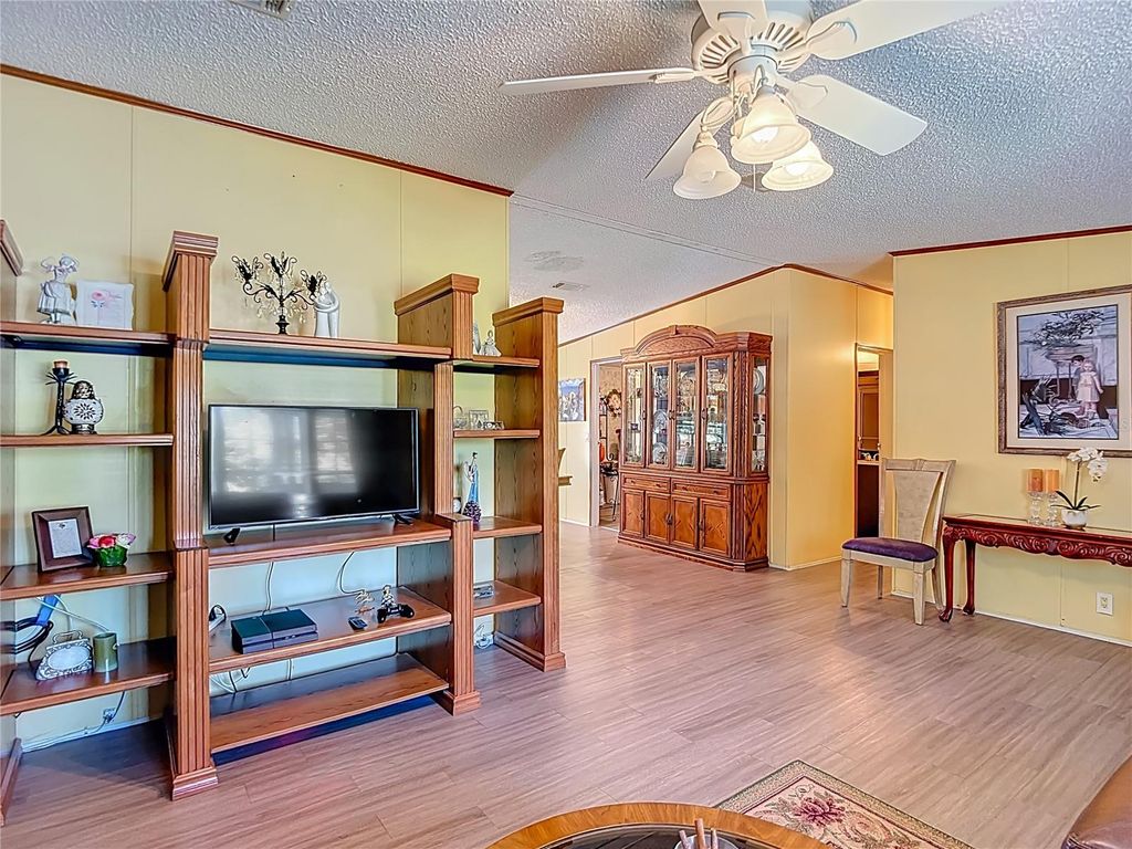 Image 12 of property listing at 7207 50TH AVENUE S, Tampa, FL 33619