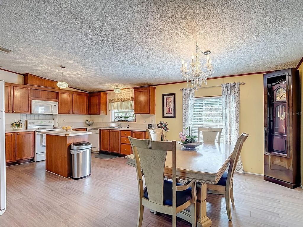 Image 13 of property listing at 7207 50TH AVENUE S, Tampa, FL 33619