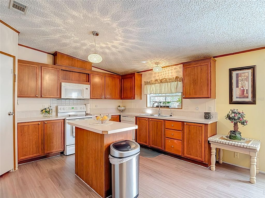 Image 17 of property listing at 7207 50TH AVENUE S, Tampa, FL 33619