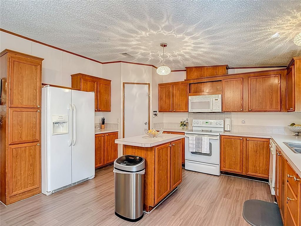 Image 18 of property listing at 7207 50TH AVENUE S, Tampa, FL 33619