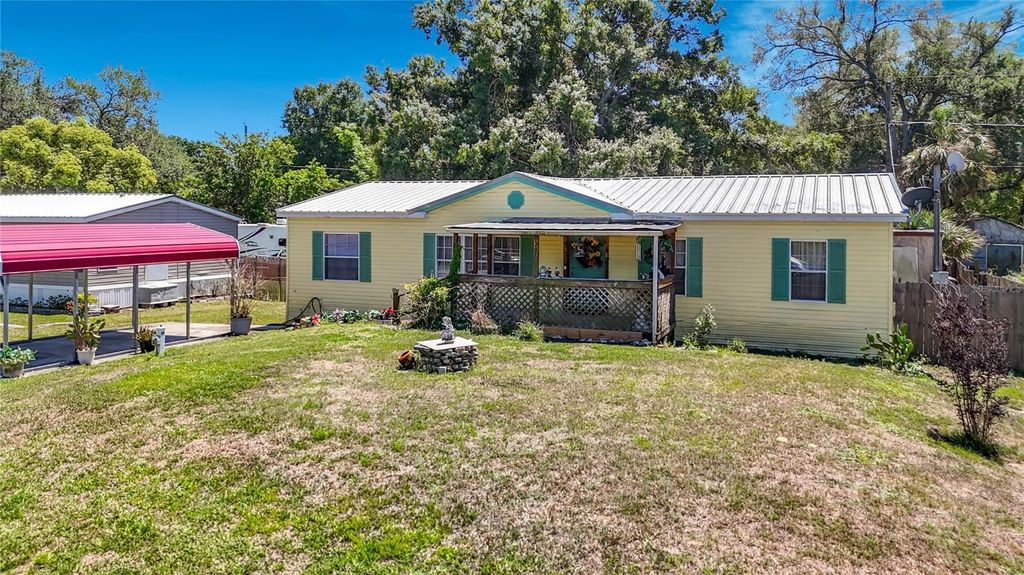 Image 4 of property listing at 7207 50TH AVENUE S, Tampa, FL 33619