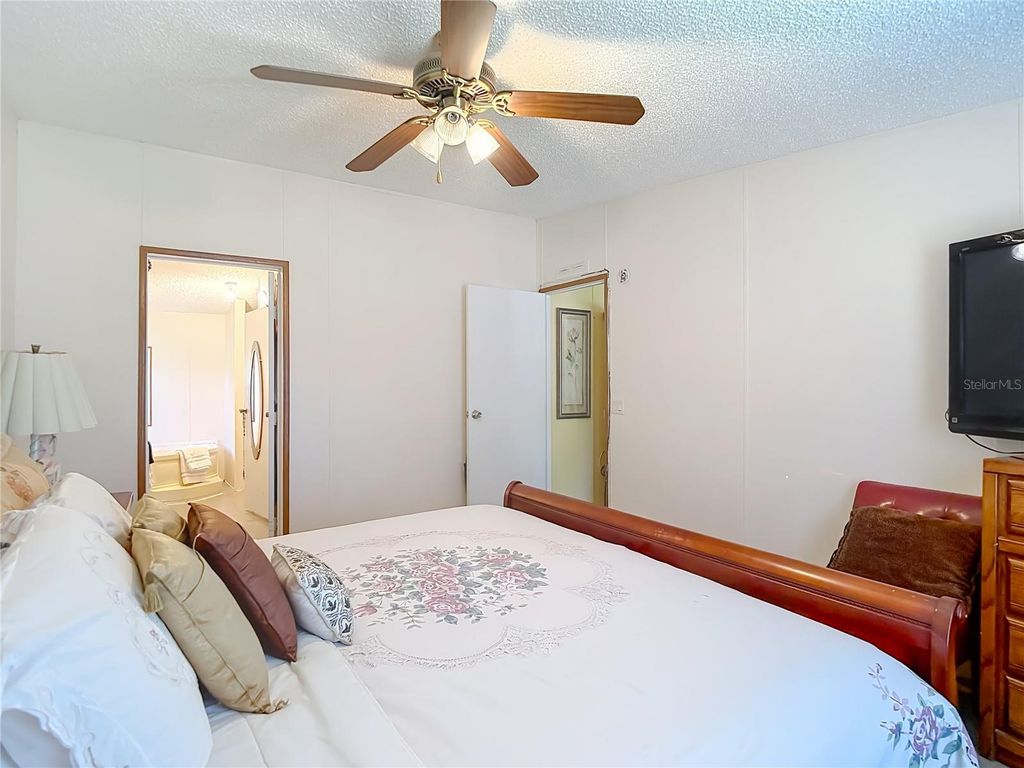 Image 34 of property listing at 7207 50TH AVENUE S, Tampa, FL 33619