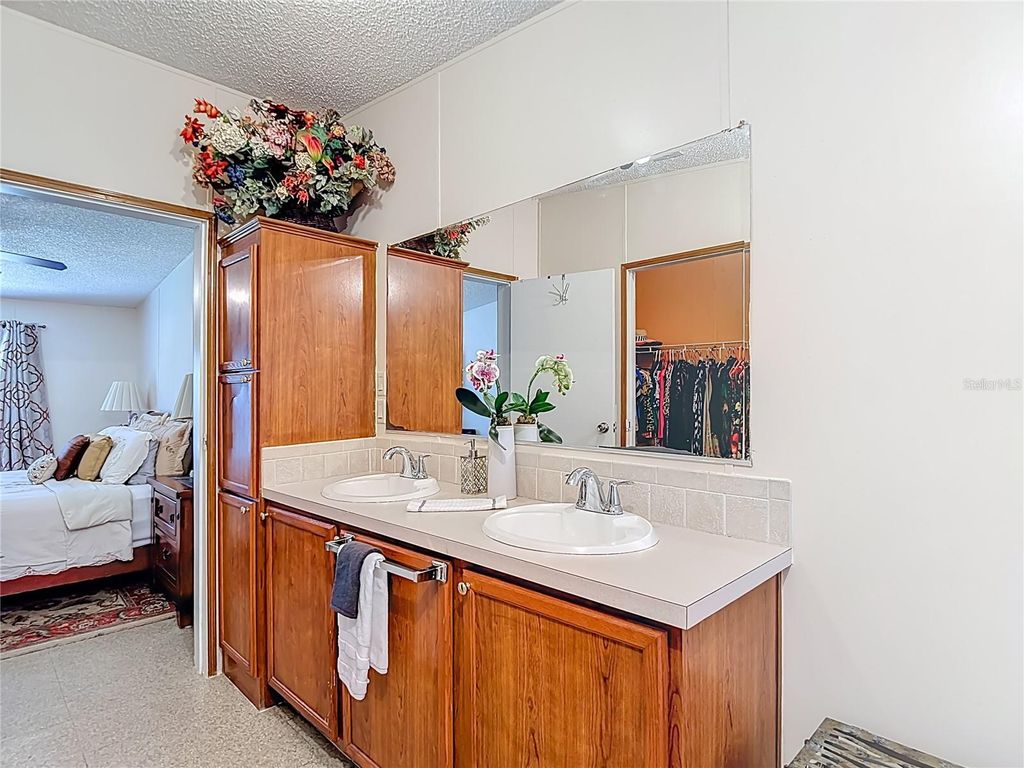 Image 37 of property listing at 7207 50TH AVENUE S, Tampa, FL 33619