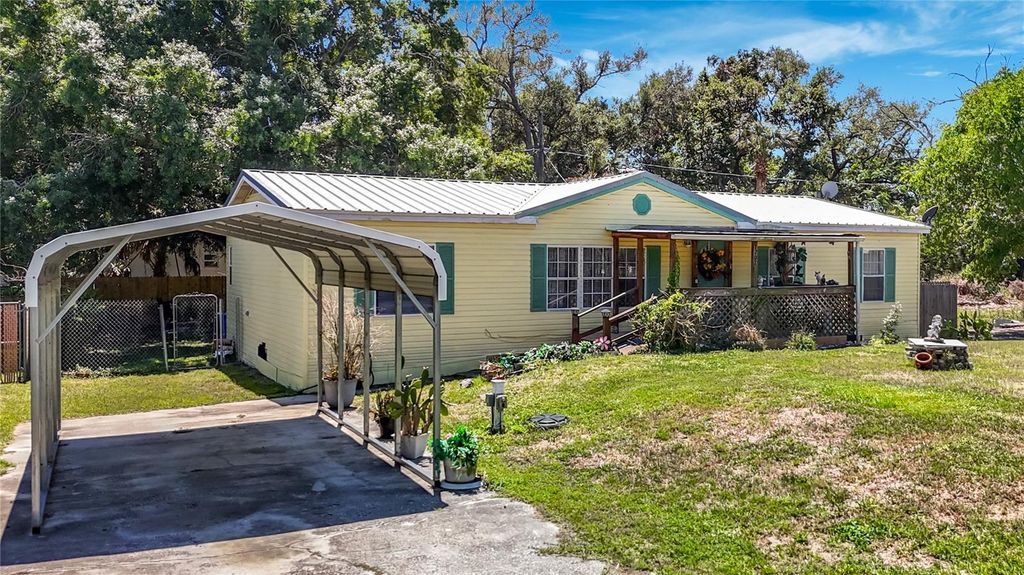 Image 5 of property listing at 7207 50TH AVENUE S, Tampa, FL 33619
