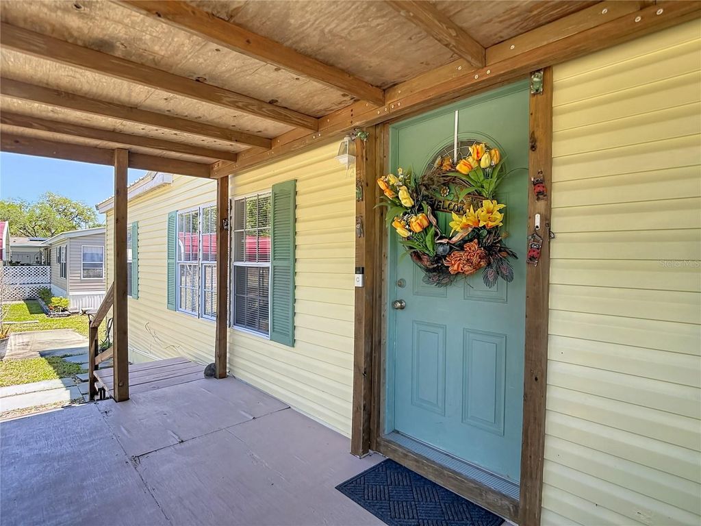 Image 8 of property listing at 7207 50TH AVENUE S, Tampa, FL 33619