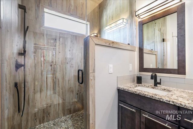 3779 N Rawah Dr, Featherville, ID 83647