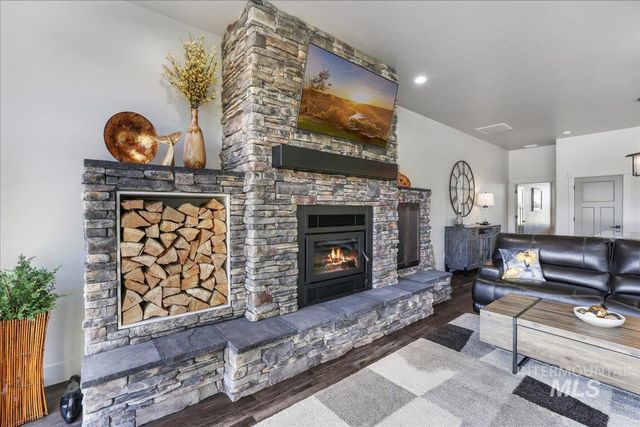 3779 N Rawah Dr, Featherville, ID 83647