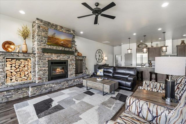 3779 N Rawah Dr, Featherville, ID 83647
