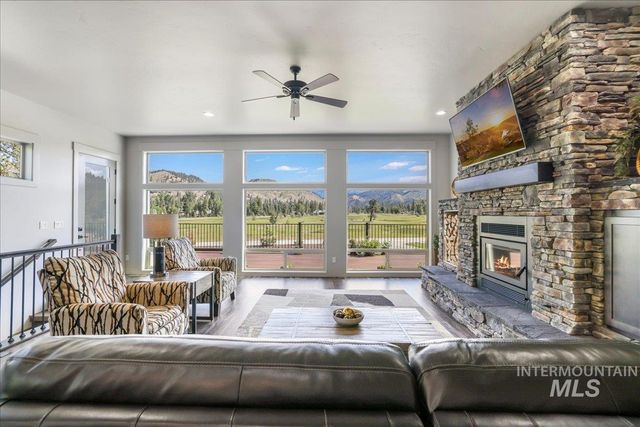 3779 N Rawah Dr, Featherville, ID 83647