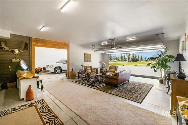3779 N Rawah Dr, Featherville, ID 83647