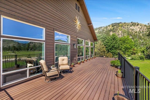3779 N Rawah Dr, Featherville, ID 83647