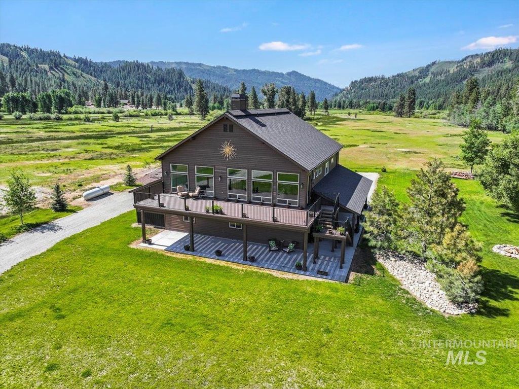 3779 N Rawah Dr, Featherville, ID 83647