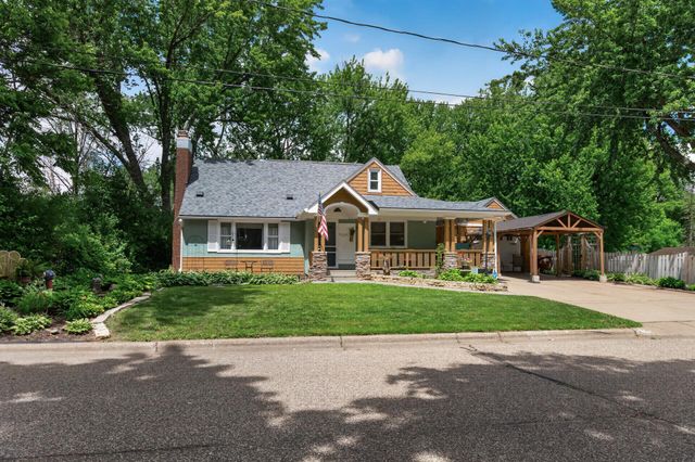 6044 48th Street N, Oakdale, MN 55128
