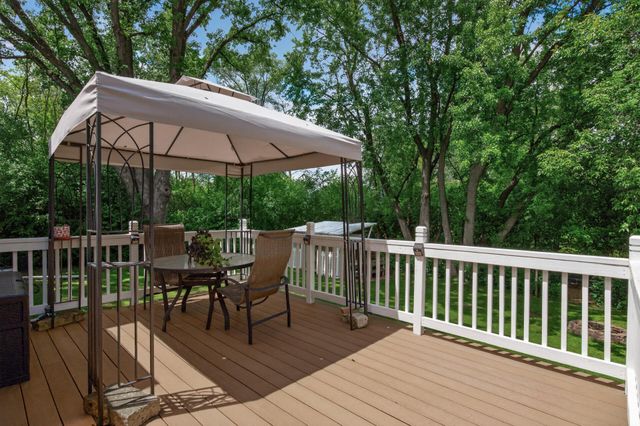 6044 48th Street N, Oakdale, MN 55128