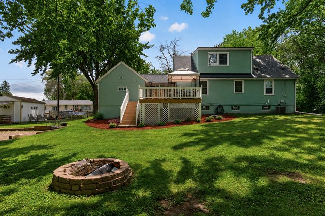 6044 48th Street N, Oakdale, MN 55128