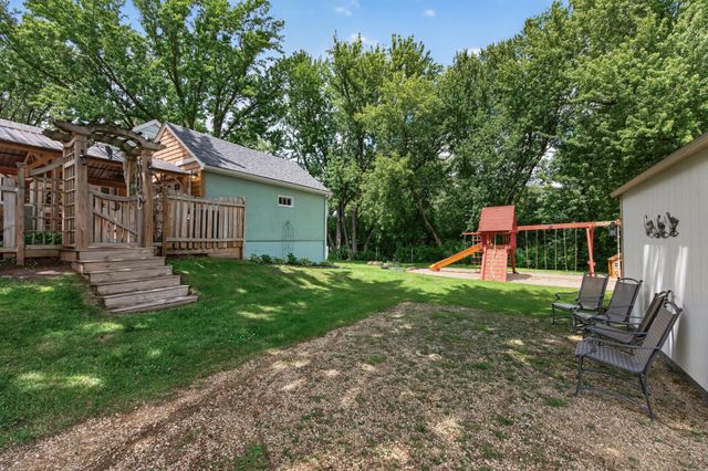 6044 48th Street N, Oakdale, MN 55128