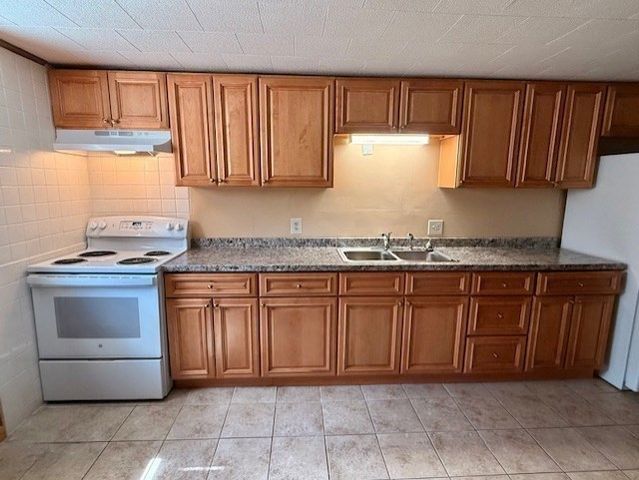 19 Lantern Road U:1Side, Holbrook, MA 02343