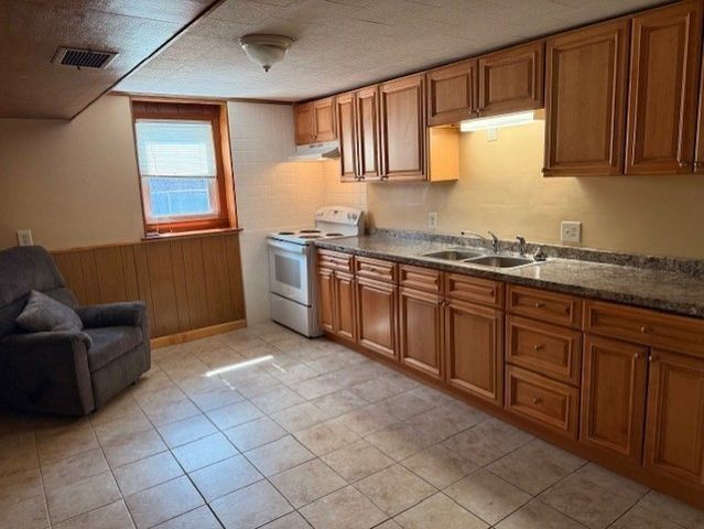 19 Lantern Road U:1Side, Holbrook, MA 02343