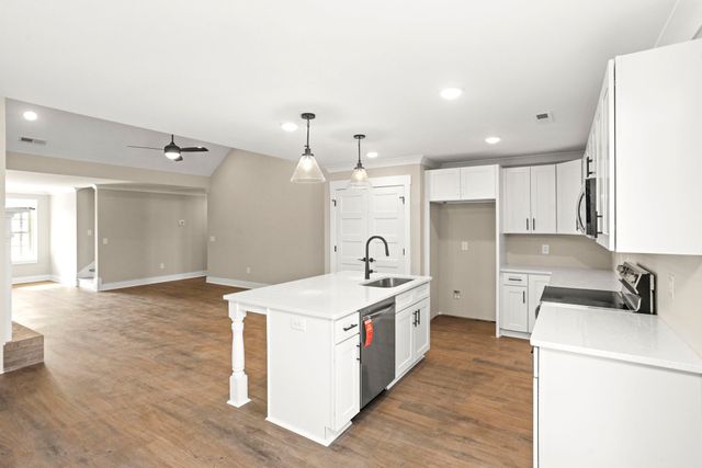 381 Copperas Creek Rd, Tullahoma, TN 37388