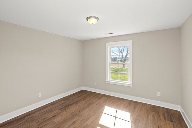 381 Copperas Creek Rd, Tullahoma, TN 37388